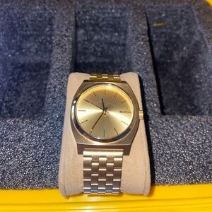 Nixon watch